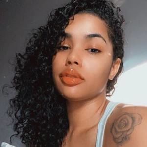 Meet your Posher, Adrienne